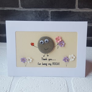 Prachtige 3D "Bedankt... dat je mijn ROCK bent!" Kaart Gemaakt met echte 3D kiezelstenen. Eigenzinnig en leuk, kiezelkunst, kiezelstenen, uniek, bloemen, vriend