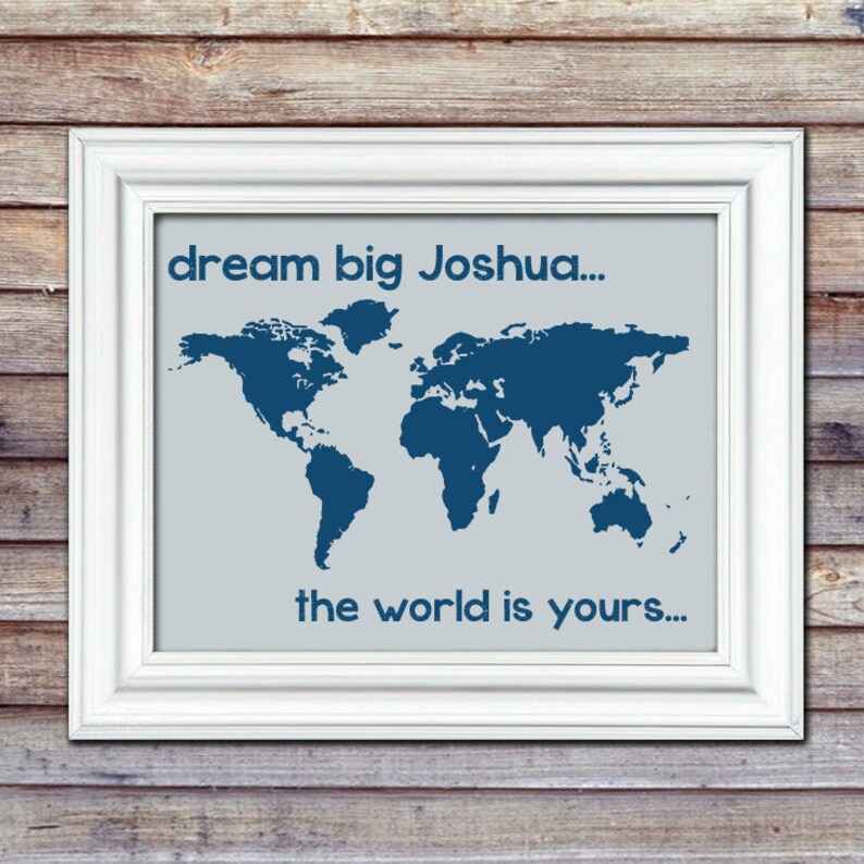 Może przedstawiać: Biały wydruk w ramie z niebieską mapą świata i tekstem "dream big Joshua... the world is yours..."