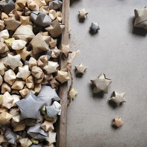 Stelle 3D scintillanti in origami di carta fatte a mano per la cameretta del bambino, decorazioni per il tavolo del baby shower, pietra blu, salvia, avorio (confezione da 200 stelle)