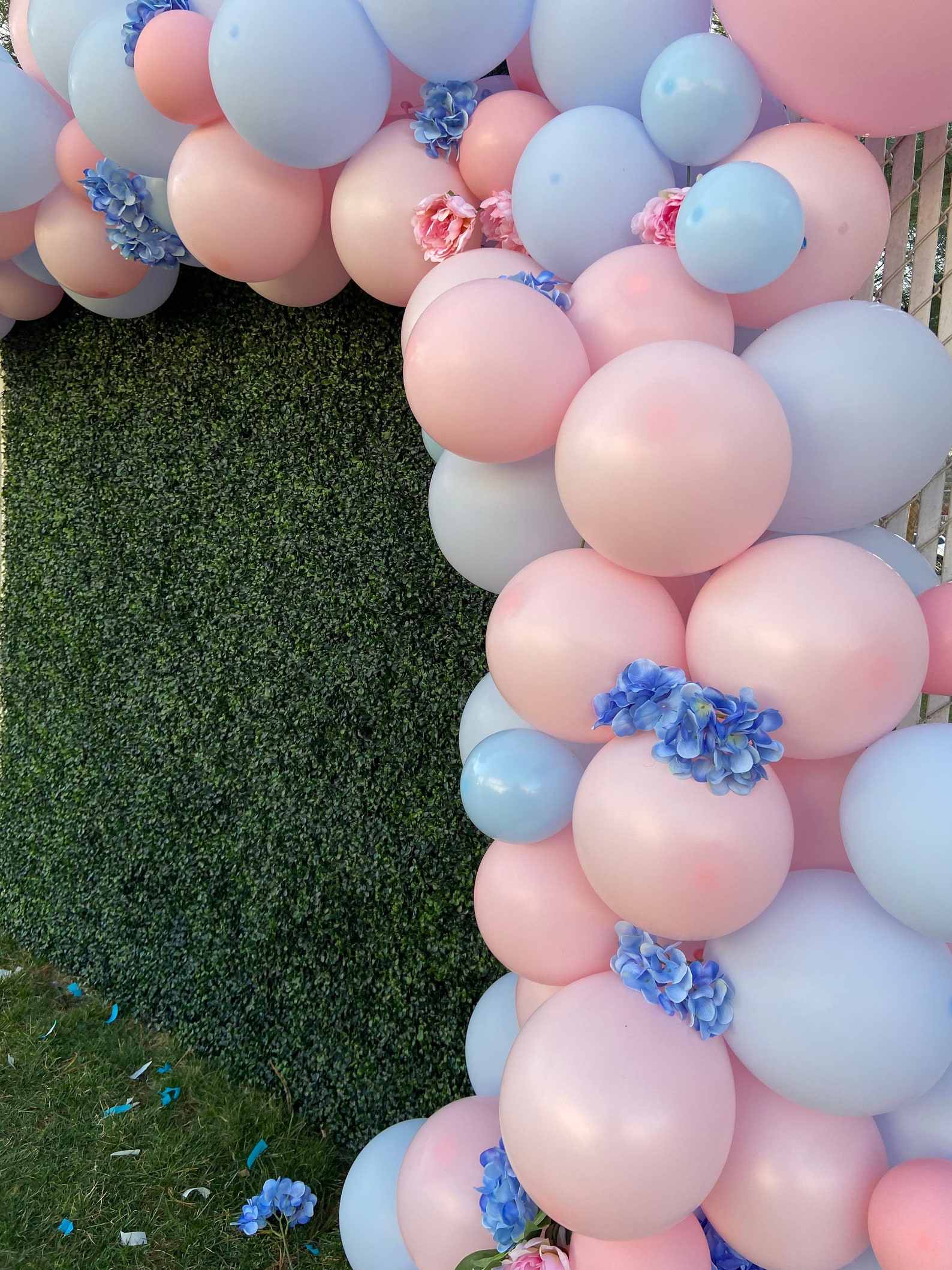 pink and blue balloon garland