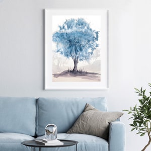 Dipinto di albero in blu, stampa di un'opera d'arte originale ad acquerello, poster blu navy, grande decorazione da parete per la casa