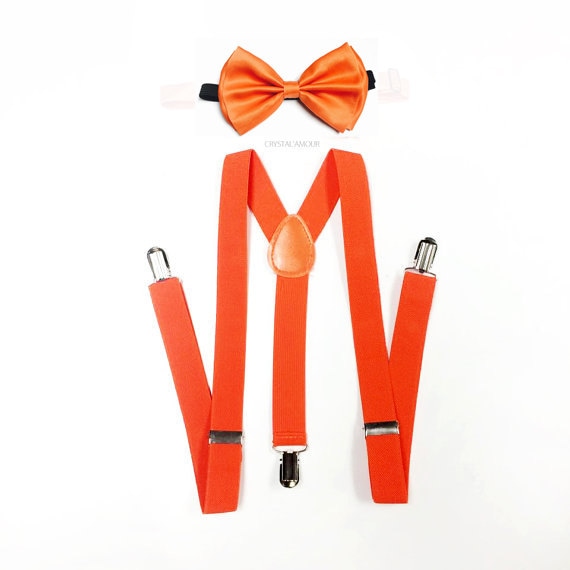 Nœud papillon orange brûlé et bretelles bleu marine - tenue