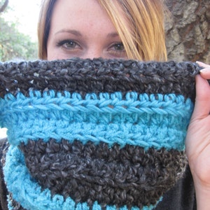 Cheshire cat crochet cowl in gray and neon blue image 3