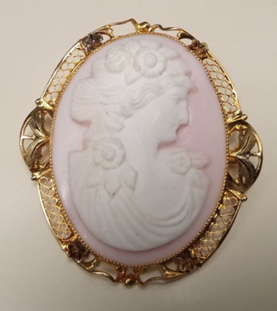 10kt Vintage Pink Shell Cameo Brooch