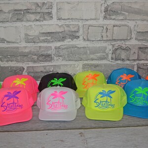 Sombreros de neón para despedida de soltera, sombrero de camionero para despedida de soltera en la playa, sombrero de neón para novia, sombreros de camionero de neón ajustables, personalizados, cualquier frase imagen 7