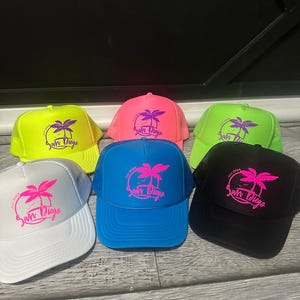 Sombreros de neón para despedida de soltera, sombrero de camionero para despedida de soltera en la playa, sombrero de neón para novia, sombreros de camionero de neón ajustables, personalizados, cualquier frase imagen 3