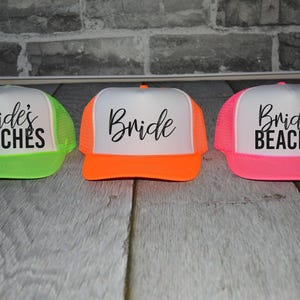 Sombreros de neón para despedida de soltera, sombrero de camionero para despedida de soltera en la playa, sombrero de neón para novia, sombreros de camionero de neón ajustables, personalizados, cualquier frase imagen 11