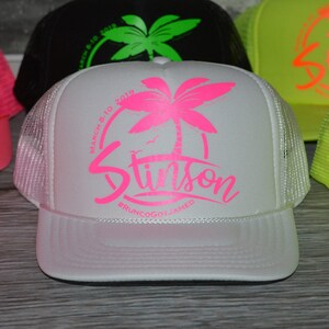 Sombreros de neón para despedida de soltera, sombrero de camionero para despedida de soltera en la playa, sombrero de neón para novia, sombreros de camionero de neón ajustables, personalizados, cualquier frase imagen 10