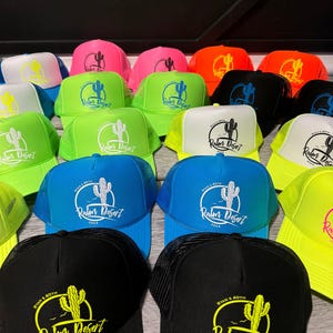 Sombreros de neón para despedida de soltera, sombrero de camionero para despedida de soltera en la playa, sombrero de neón para novia, sombreros de camionero de neón ajustables, personalizados, cualquier frase imagen 8
