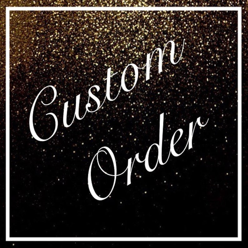 Puede incluir: Un fondo negro con purpurina dorada y el texto "Custom Order" en letra cursiva blanca.