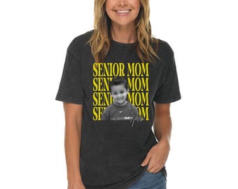 Senior mom shirt, your face printed, viral senior shirt, 2026 trendy senior tee, comfort colors tee, graduation party outfit