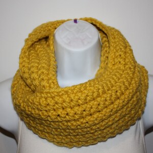 THICK CROCHET INFINITY Scarf, Single Strand, Soft and Chunky, Tons of Colors