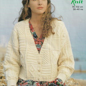 Patrón digital para cárdigan o suéter de mujer con patchwork estilo Aran (descarga gratuita)