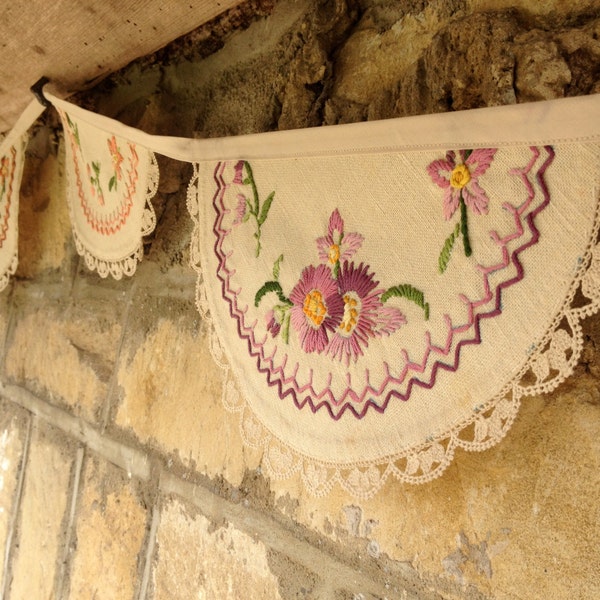 Large Vintage Floral Hand-embroidered Table Linen Bunting - 3.9 Meters