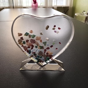 Resin Heart Art Decor – Handmade Craft with Shells and Color Rocks – Unique Resin Gift – Clear Resin Color Sculpture