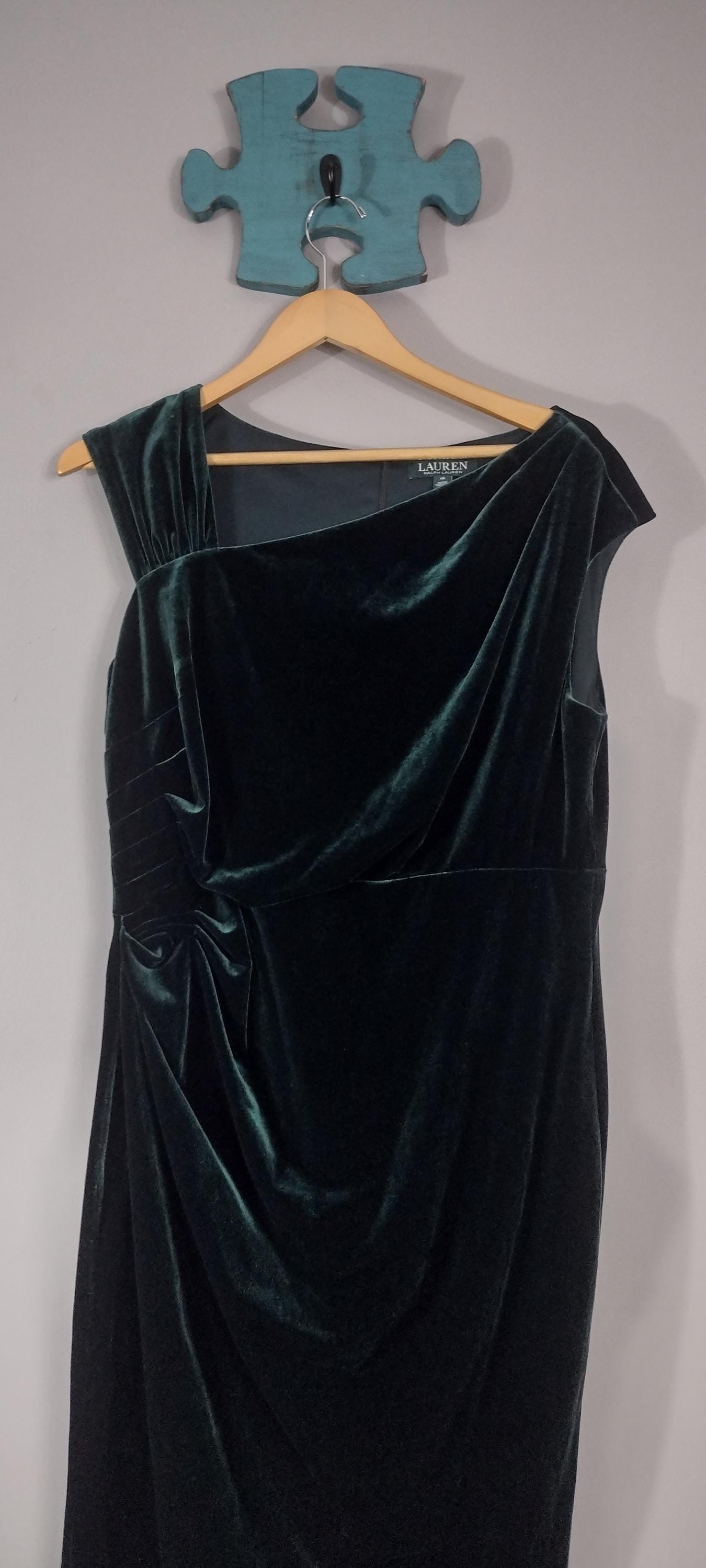 ralph lauren velvet dress LN52463 Long Shawl Collar Fashion Robe Thoughtful details like pleating at the shoulder and ruching along the princess seam enhance its flattering fit. F/W 2002 Ralph Lauren Runway