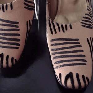 Vintage 90s J. Renee Taupe Black Striped Silk Pumps Size 8.5 Pointed Toe Heels image 5