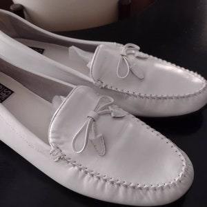 Vintage Mootsies Tootsies White Leather Loafers | Size 11 Moccasins with Bow | 90s Minimalist Flats