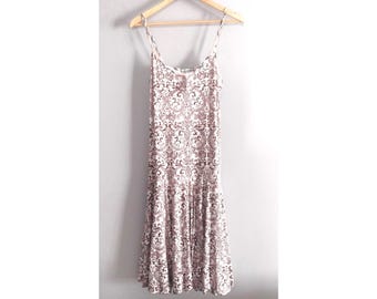 Vestido midi vintage de los 90, estilo bohemio Y2K, con estampado marrón y tirantes finos, corte bohemio, cintura baja, talla pequeña, de Nothing Matches.