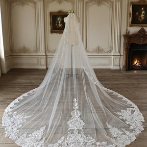 Mantilla Lace Edge Wedding Veil, Appliques Veil 1 Tier with Comb, Ivory Veil Long, Elegant Cathedral Lace Trim Bridal Veil, Custom Veil