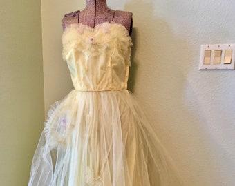 Vintage 1950s Tulle Strapless Dress, retro yellow prom dress, retro party dress, layered tulle, metal zipper, floral tulle appliqué