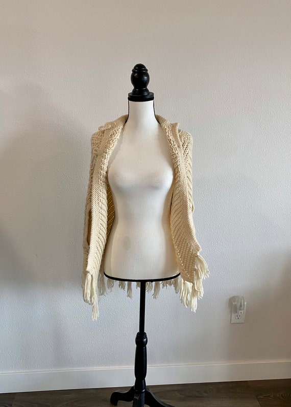 Vintage Crocheted Poncho, 70s knit cape, cream re… - image 3