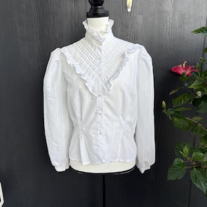 Vintage 70s Prairie Blouse: Romantic White Lace, Faux Pearl Buttons, Sz L