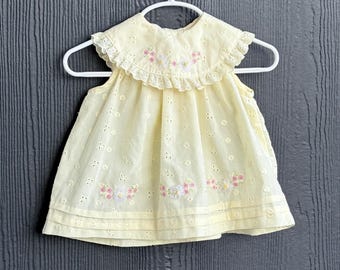 Vestido y bombachos amarillos vintage de los años 70 con ojales, flores bordadas, talla 3-6 meses, Little Bitty
