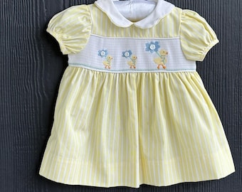 Vestido vintage de bebé con fruncido, amarillo y blanco con patitos bordados, de 3 a 6 meses.