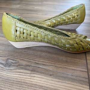 Vintage Laura Ashley Woven Shoes, low heel slid on shoe, open toe woven shoe, spring slip on, size 6