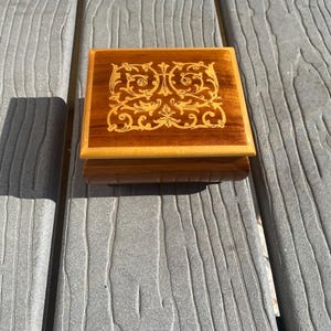 Vintage Reuge Music Box, Reuge Switzerland, Plays Eine Klein Nachtmusik- Serenade Romance, Inlaid wood, Made in Italy