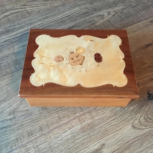Vintage Fuji music box, made in Italy, plays Love Story, Inlaid wood flowers, jewelry box, collectors music box