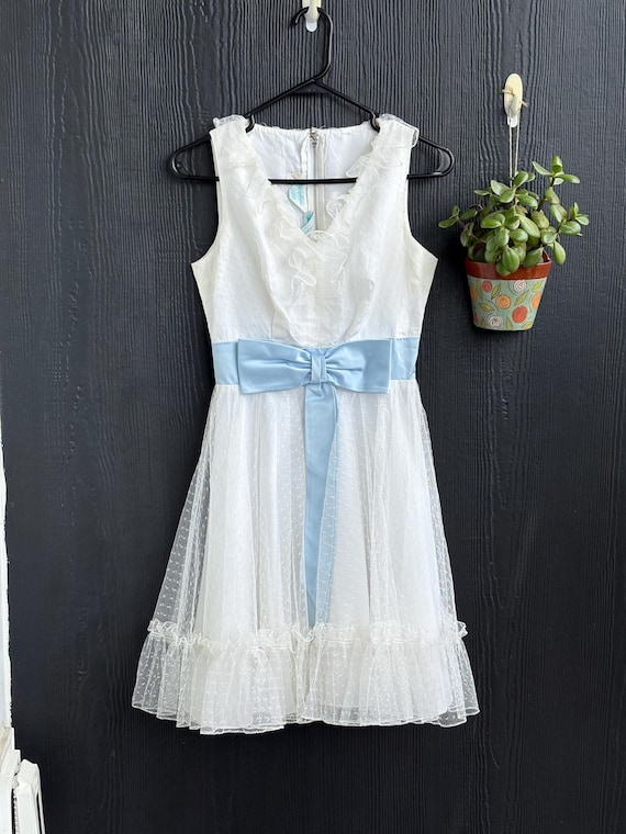 Vintage white Lace dress, prom or Wedding Dress: Sears Junior Bazaar, Size 7, Blue Bow Vintage white Lace dress, prom or Wedding Dress: Sears Junior Bazaar, Size 7, Blue Bow