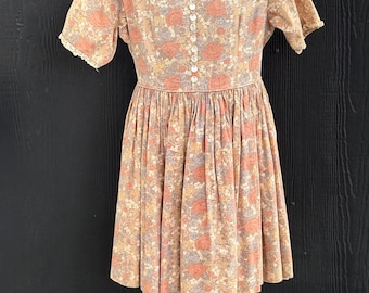 Vintage Floral Girls Dress: Antique 1940s Style, Lace Collar