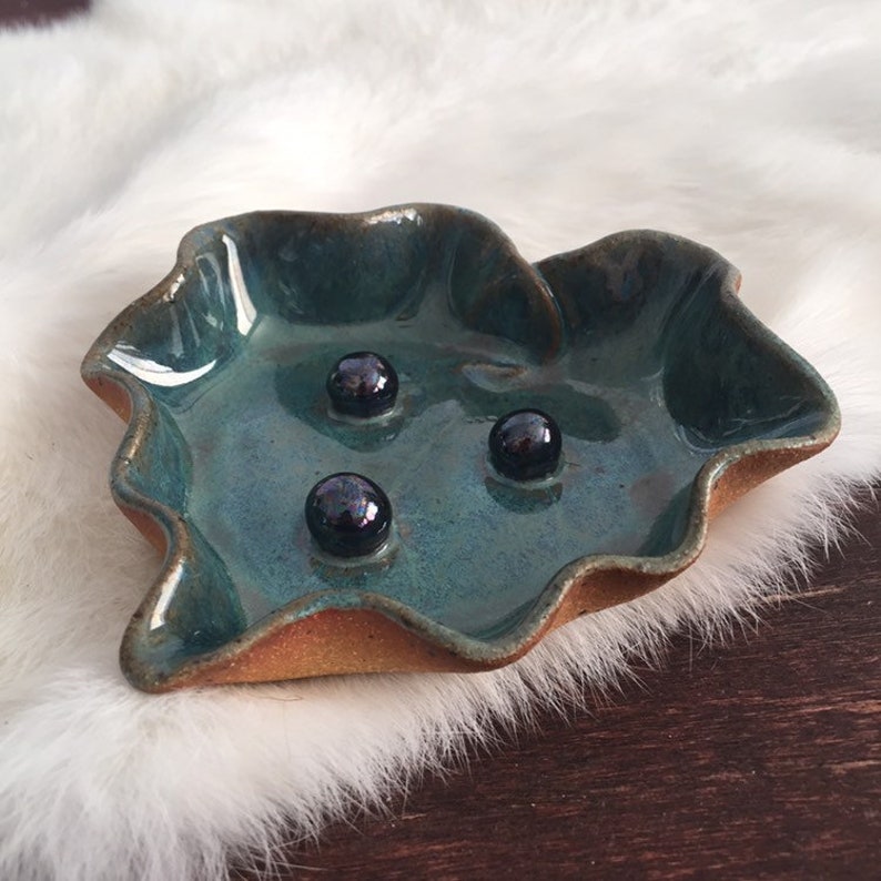 Luxury Ceramic Leaf Soap Dish with Black Pearls 46