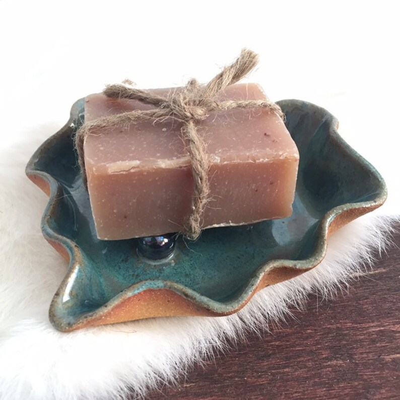 Luxury Ceramic Leaf Soap Dish with Black Pearls 46
