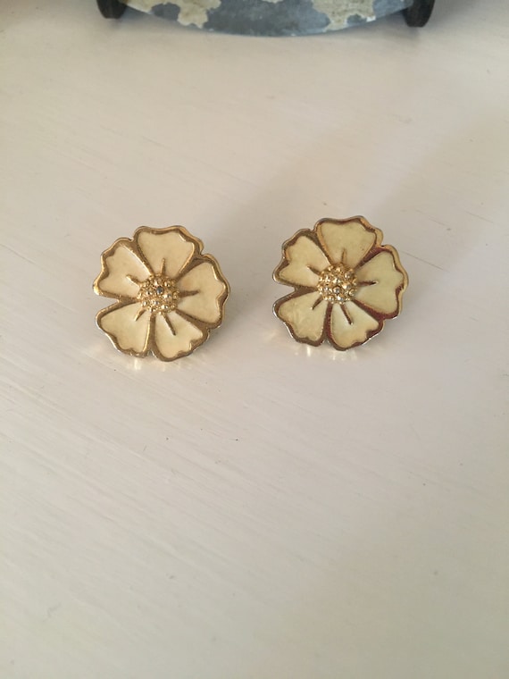 Vintage Signed Trifari Gold Toned Clip On Earrings - image 1