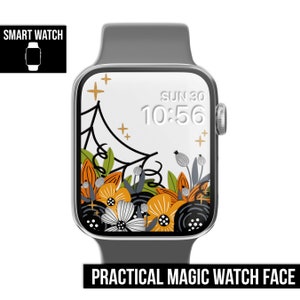 Op de afbeelding: Een grijs smartwatch met een witte wijzerplaat met een bloemenontwerp met oranje, zwarte en witte bloemen. De wijzerplaat bevat ook een zwart spinnenweb en de tekst "SUN 30 10:56".