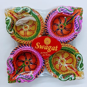 Diwali Diya Bunte handgemachte Öllampen zur Dekoration und Pooja. Deepawali Diya Lampe 4er Set.