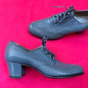 vintage 1940s oxfords // deadstock + unworn slate blue leather 40s lace up heels // perforated vamp + rayon laces // size 6.5?