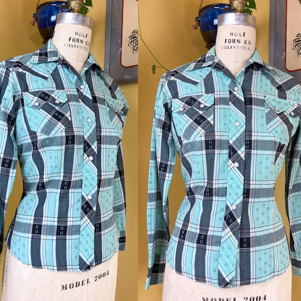 chemise vintage des années 50 // chemisier western des années 50 en coton à carreaux bleu aqua + gris anthracite // boutons-pression nacrés + poches en dents de scie