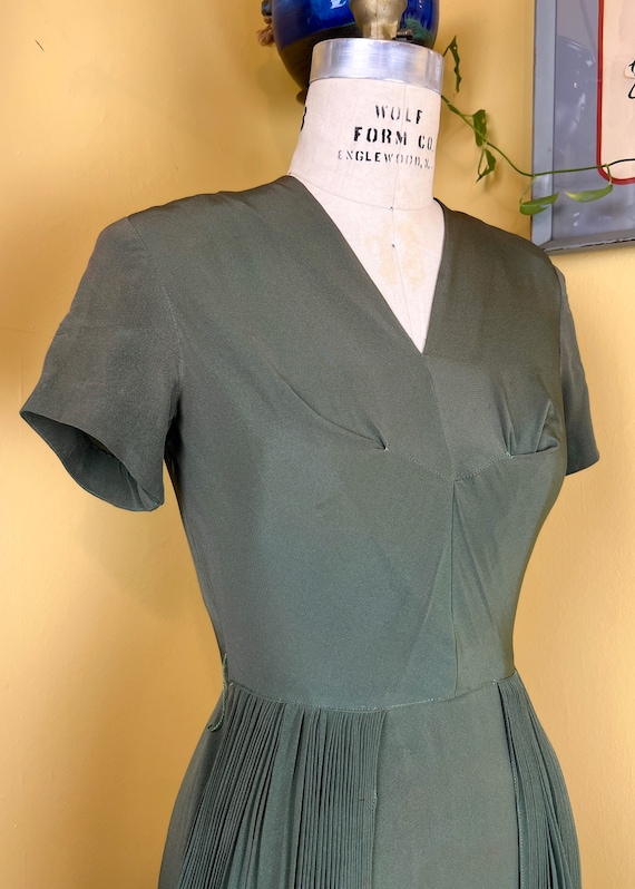 vintage 1940s dress // muted sage green rayon 40s… - image 5