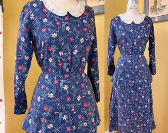 vintage 1930s dress // royal blue, red + white floral print slubbed rayon 30s deco day dress // super cute collar + ruffles // size M - L