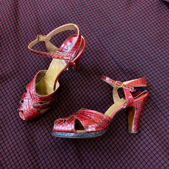 vintage 1940s heels // strappy bright red leather