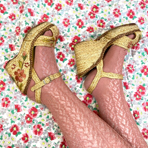 vintage 1940s platforms // rare woven raffia 40s w