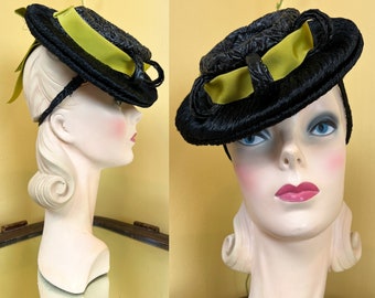 RISERVATO SU LAYAWAY non comprare // cappello vintage anni '40 // rafia nera + nastro verde chartreuse cappello inclinabile anni '40 // alta drammaticità + cinturino inclinabile