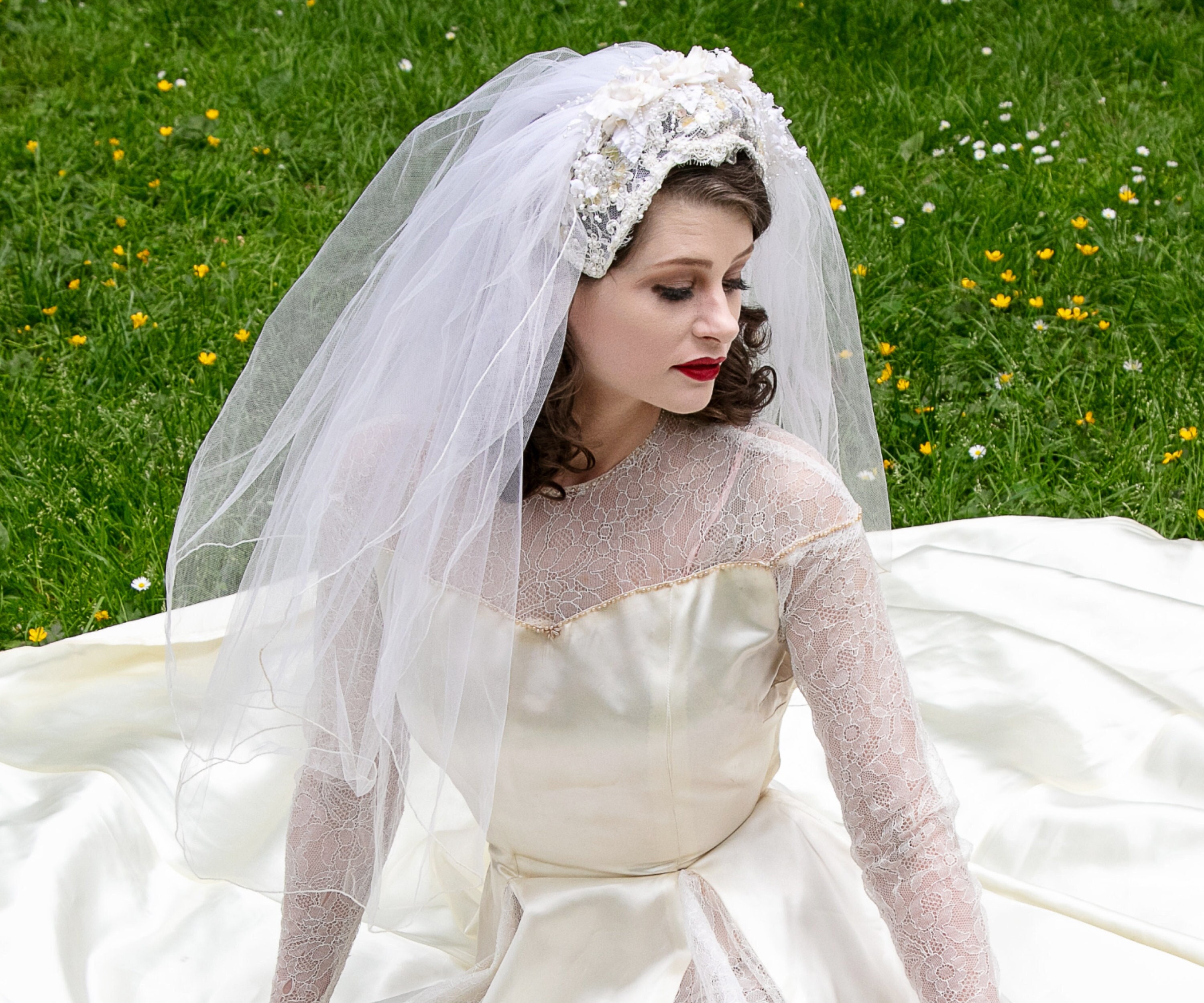 スーツ・フォーマル・ドレス 1950s French Floral Crown Wedding Veil Vintage 1950s Bridal Crown + Veil // Ultra Floofy Layered White