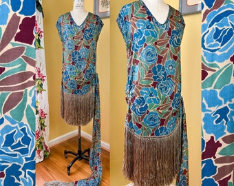 vintage jaren 1920 jurk//ONGELOOFLIJKE gedurfde bloemenprint zijden jaren '20 jurk met extra lange sjerp trein + franje//maat ~M