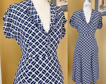 vintage 1940s dress // swirling navy + white print cold rayon 40s day dress // self-fabric loopy fringe deep V neck  // 31" waist