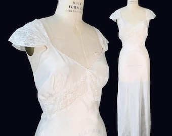 Vintage nattlinne från 1940-talet // vit sidenklänning med fallskärmsutskuren 40-talsklänning // bomullsspetsdetaljer // storlek S, 86 cm byst